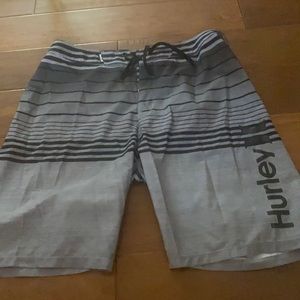 Men’s Hurley board shirts gray/black size 32